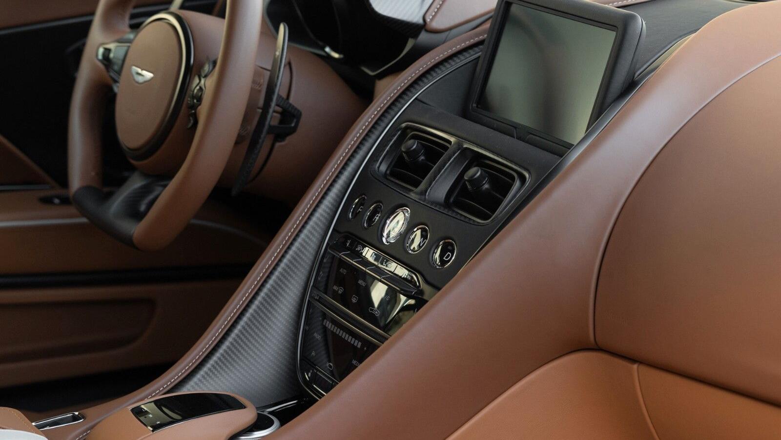 DBS 770 Ultimate Coupe | Titanium  Exhaust