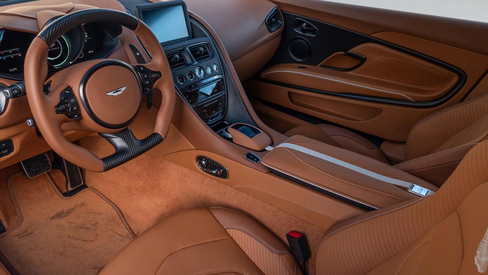 DBS 770 Ultimate Coupe | Titanium  Exhaust