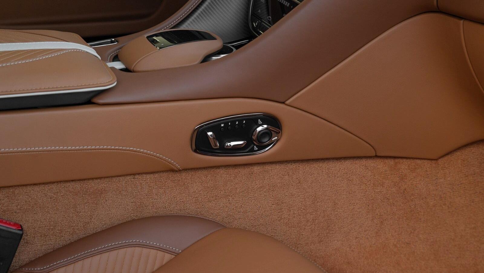 DBS 770 Ultimate Coupe | Titanium  Exhaust