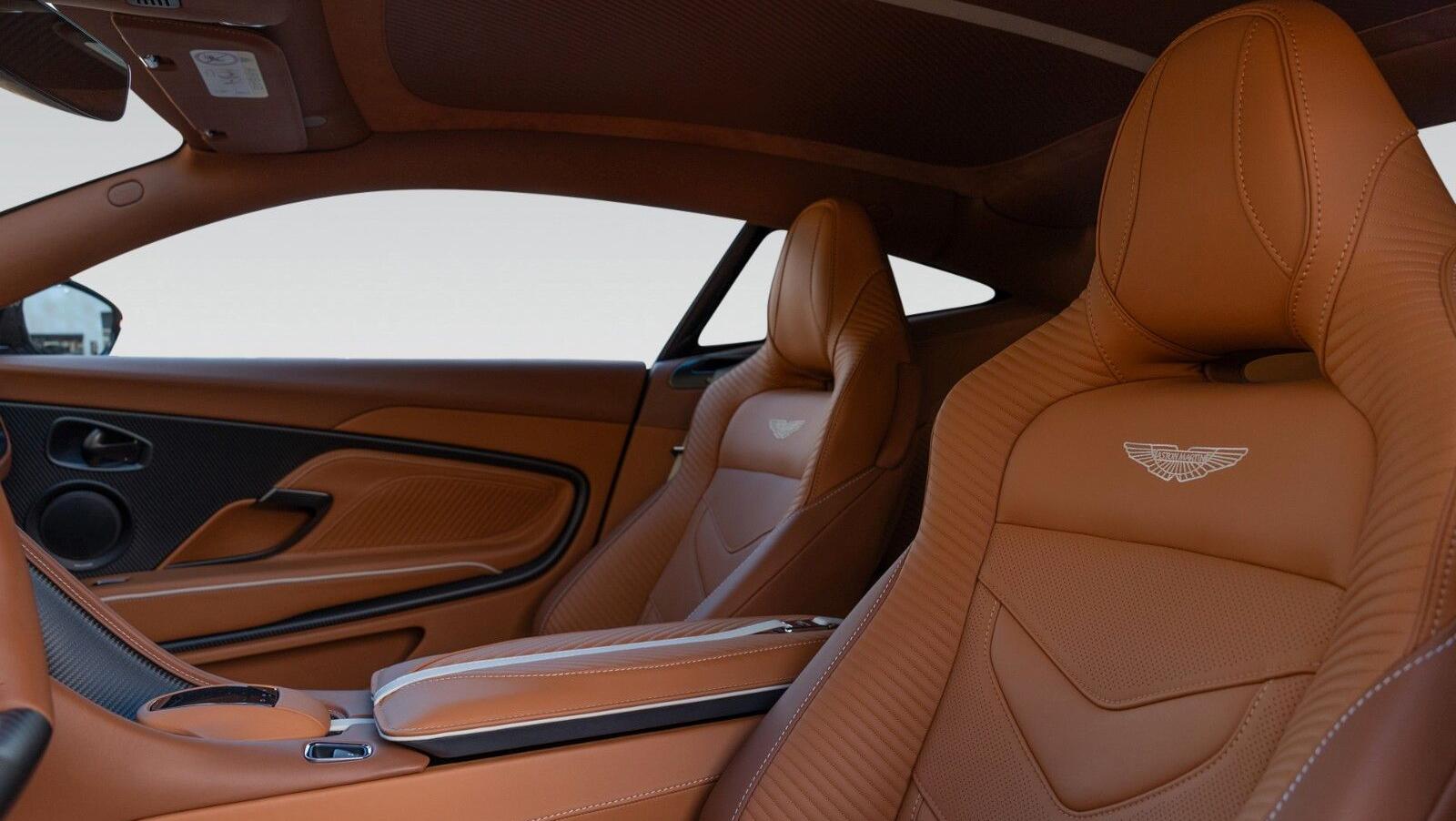 DBS 770 Ultimate Coupe | Titanium  Exhaust