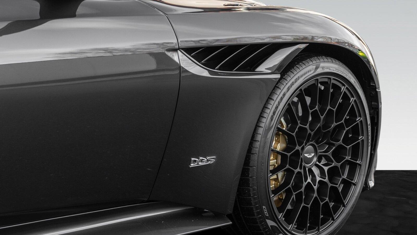 DBS 770 Ultimate Coupe | Titanium  Exhaust