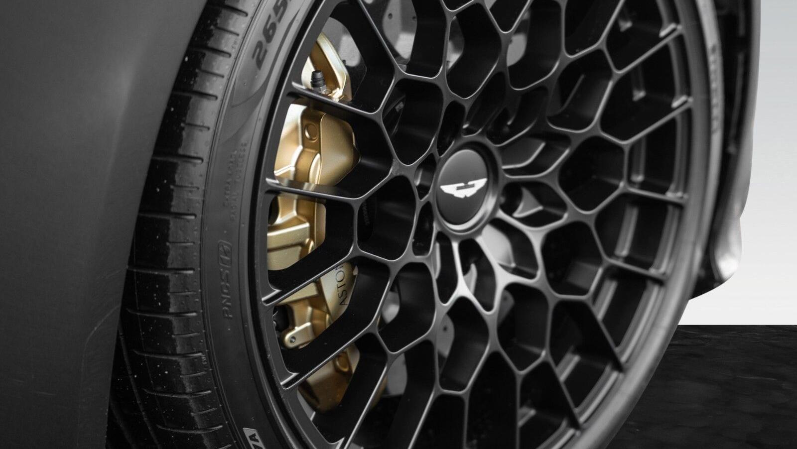 DBS 770 Ultimate Coupe | Titanium  Exhaust