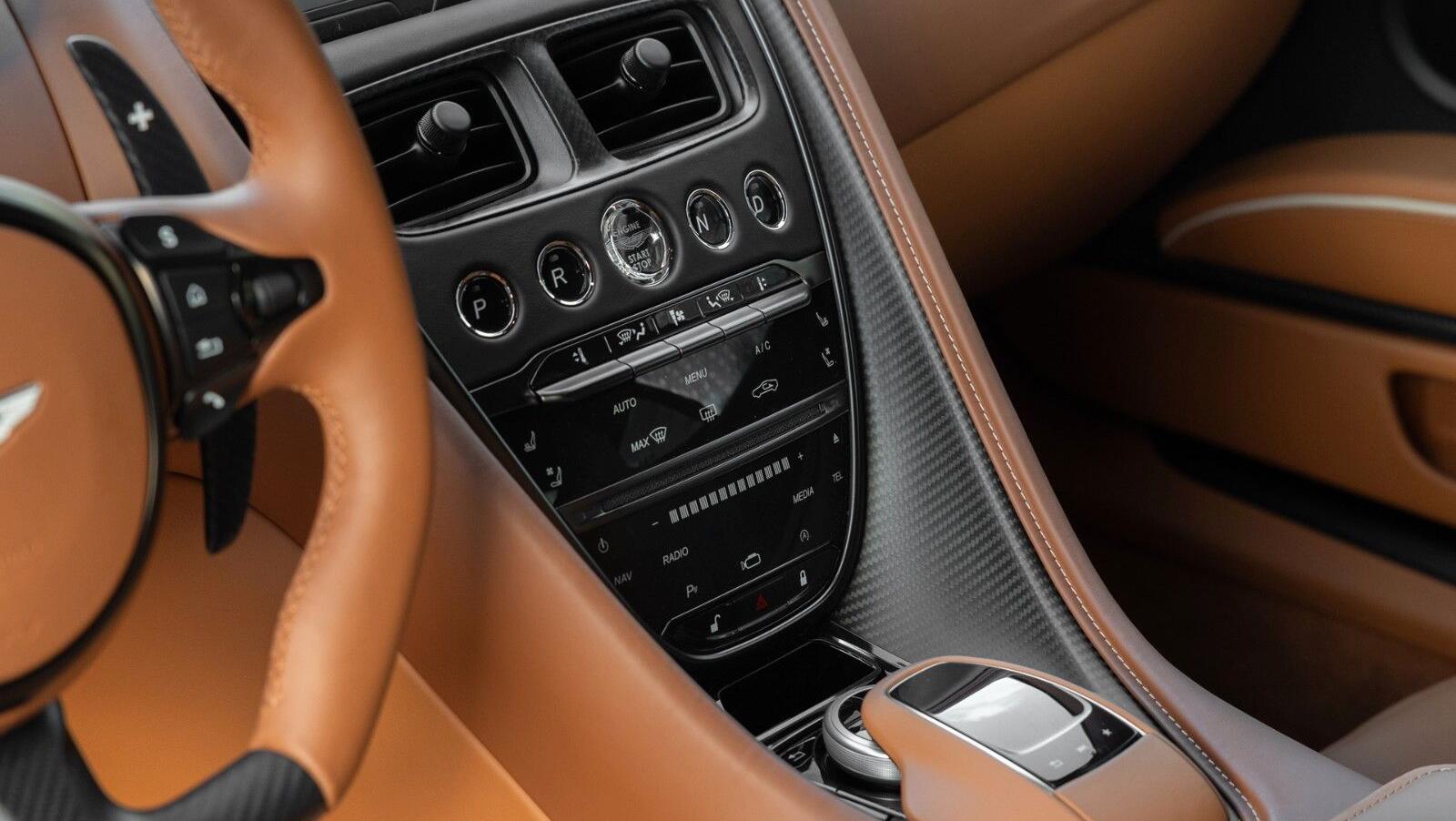 DBS 770 Ultimate Coupe | Titanium  Exhaust