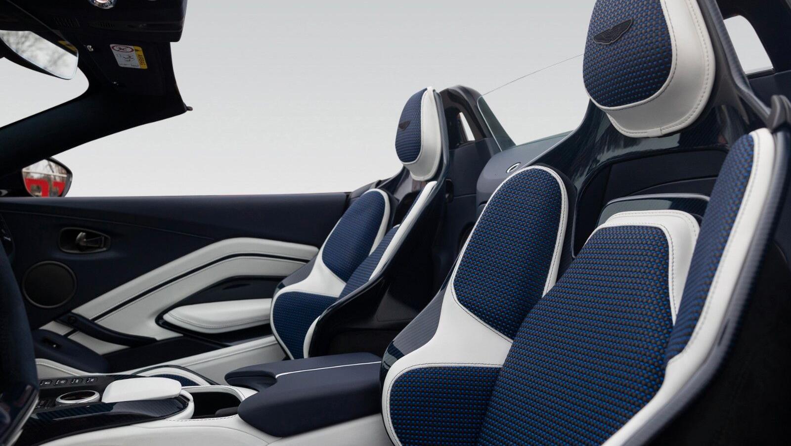 V12 Vantage Roadster | Q - Einzelst&uuml;ck | Blue CF