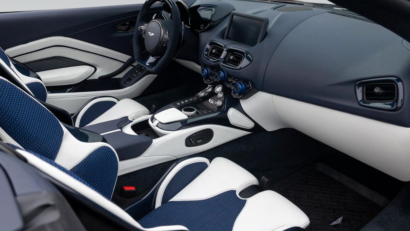 V12 Vantage Roadster | Q - Einzelst&uuml;ck | Blue CF