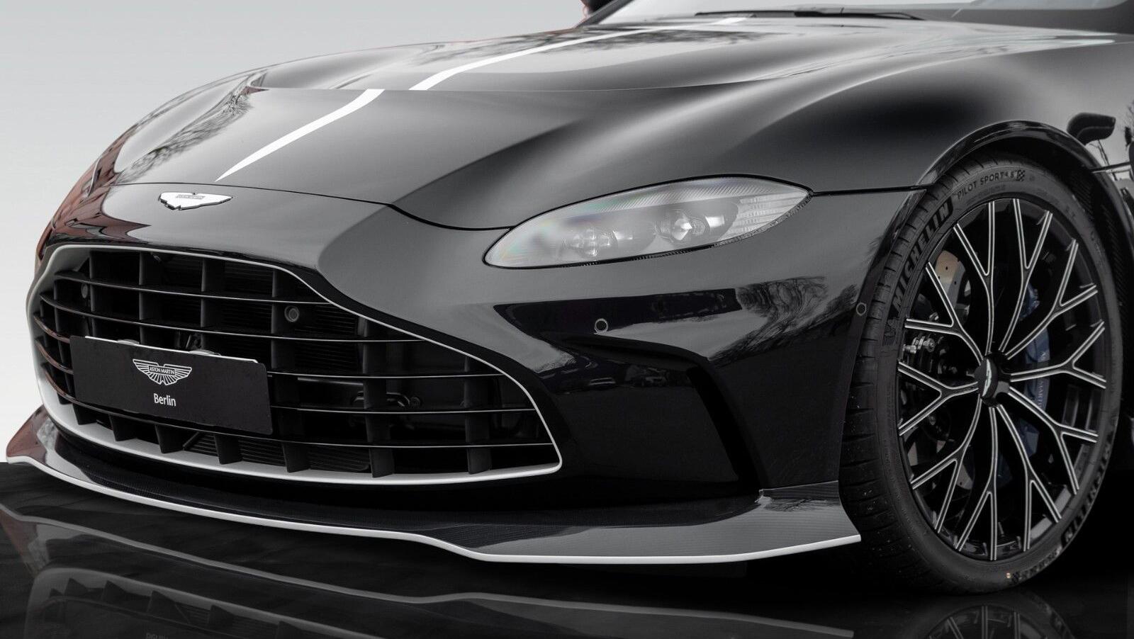 V12 Vantage Roadster | Q - Einzelst&uuml;ck | Blue CF