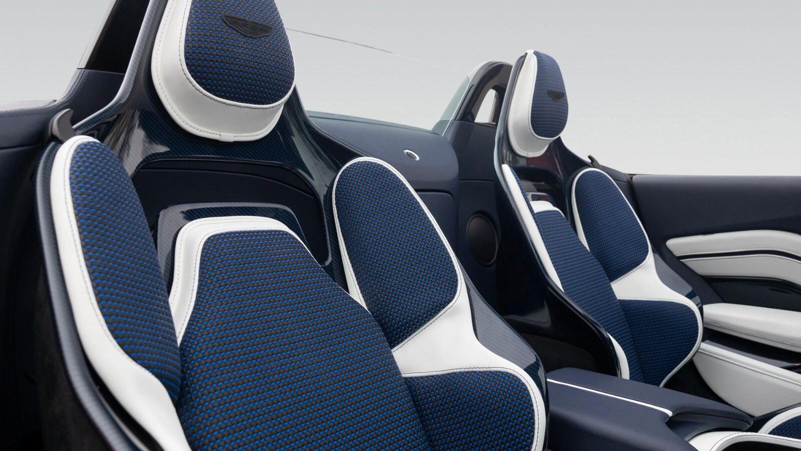 V12 Vantage Roadster | Q - Einzelst&uuml;ck | Blue CF