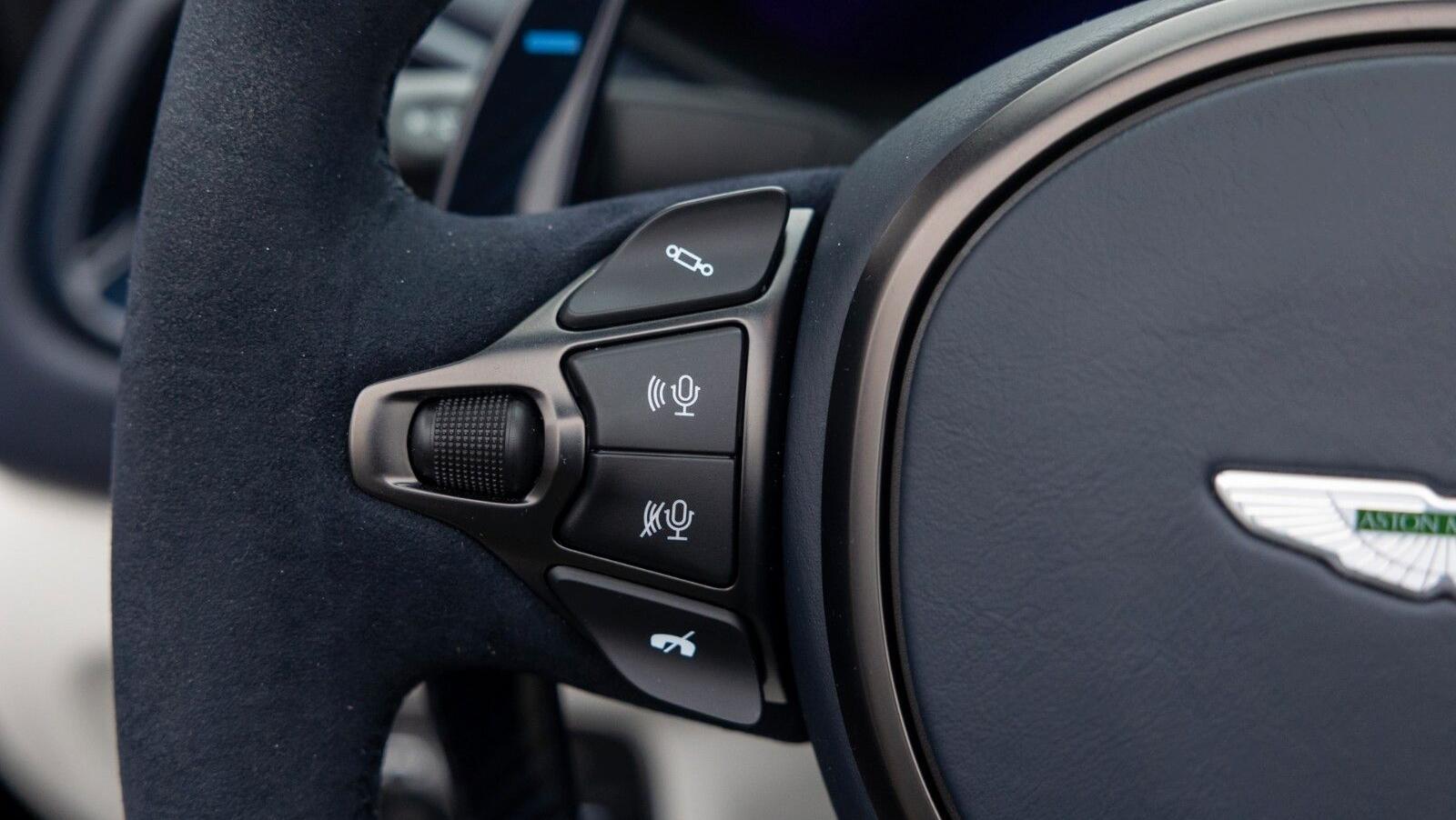 V12 Vantage Roadster | Q - Einzelst&uuml;ck | Blue CF