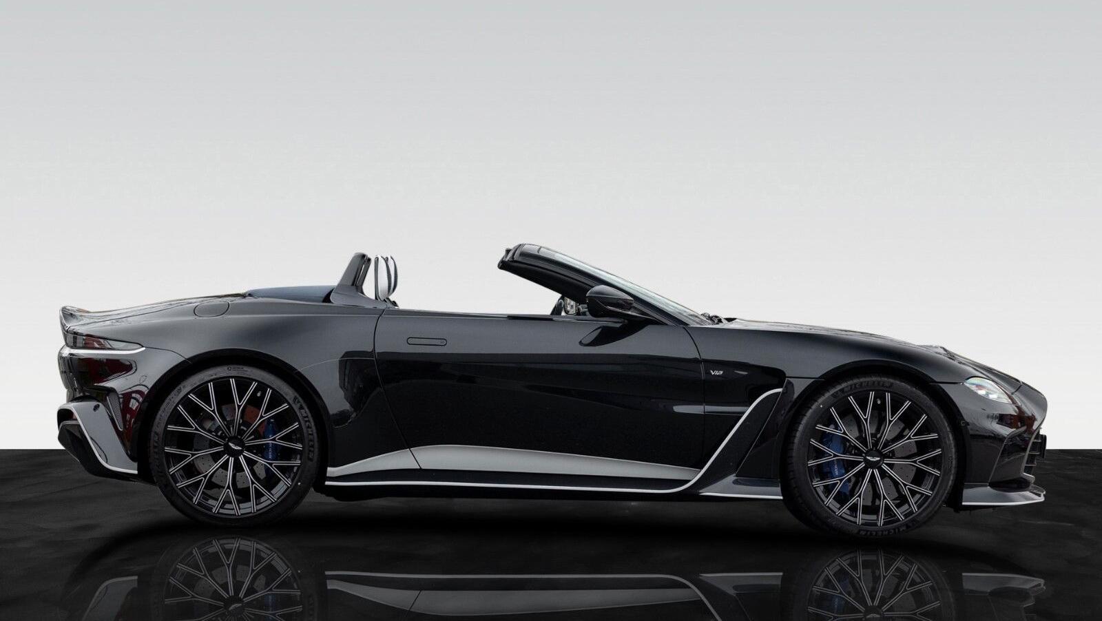 V12 Vantage Roadster | Q - Einzelst&uuml;ck | Blue CF