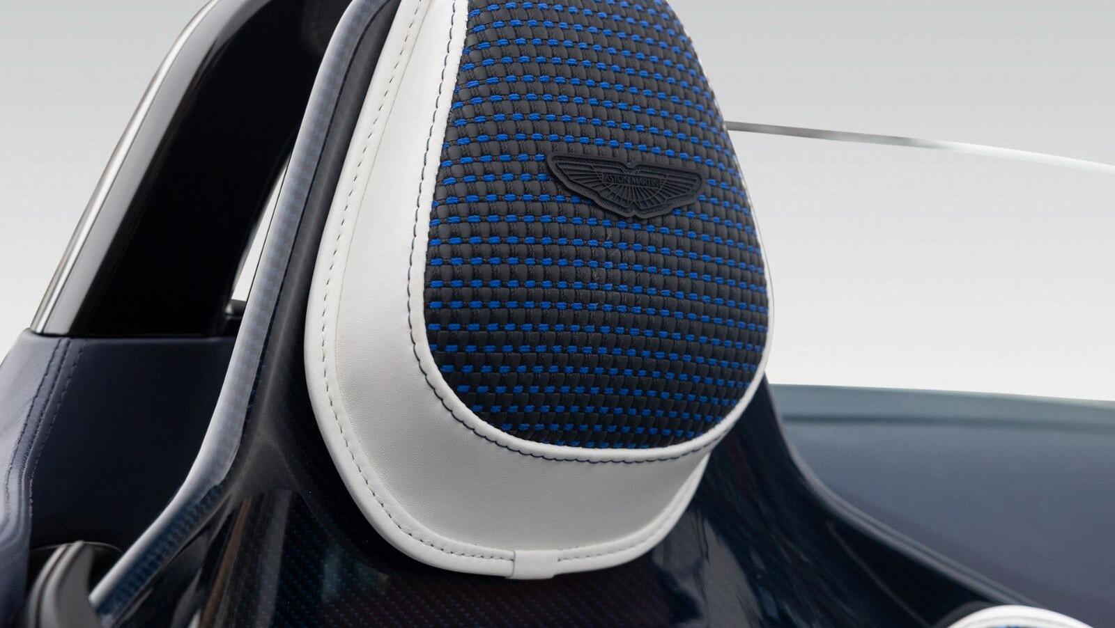 V12 Vantage Roadster | Q - Einzelst&uuml;ck | Blue CF