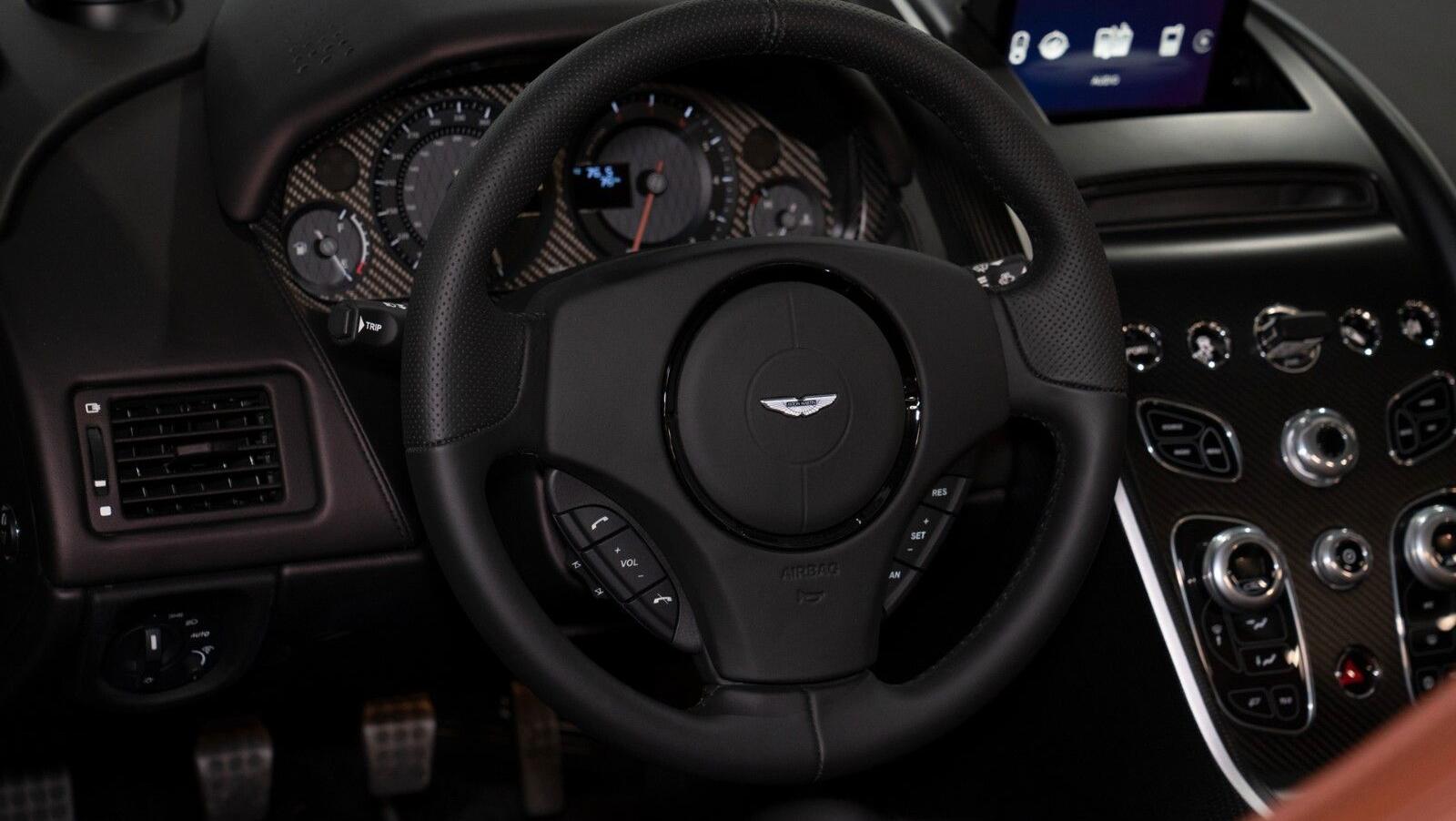 V12 Vantage V600 | 1 of 7