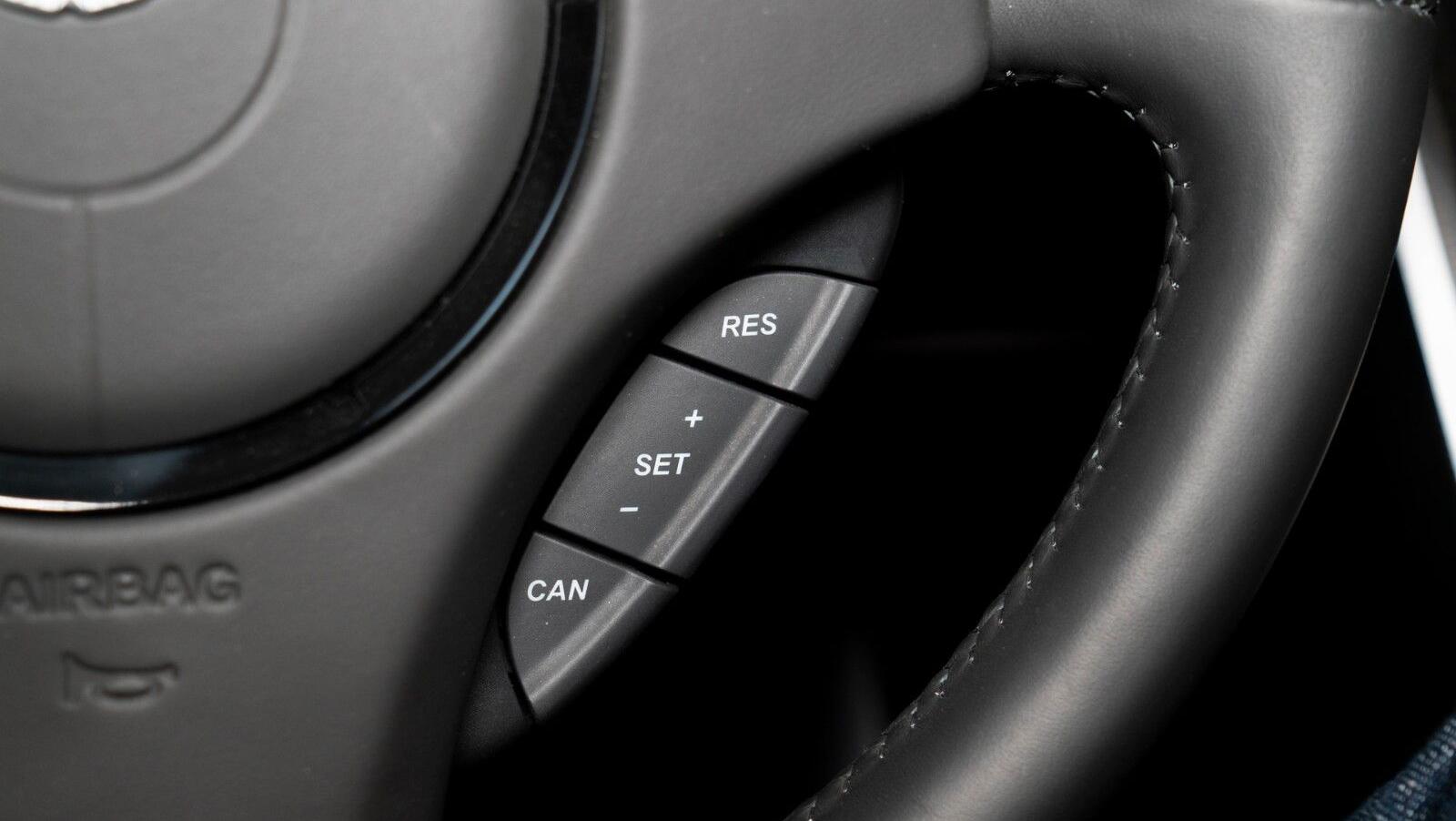 V12 Vantage V600 | 1 of 7