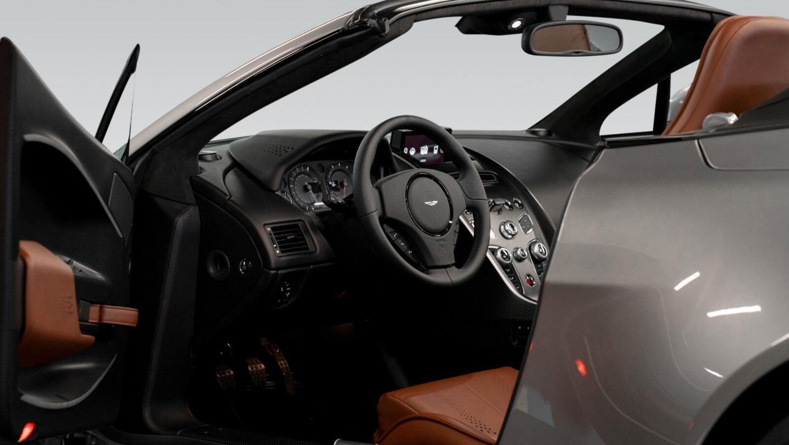 V12 Vantage V600 | 1 of 7