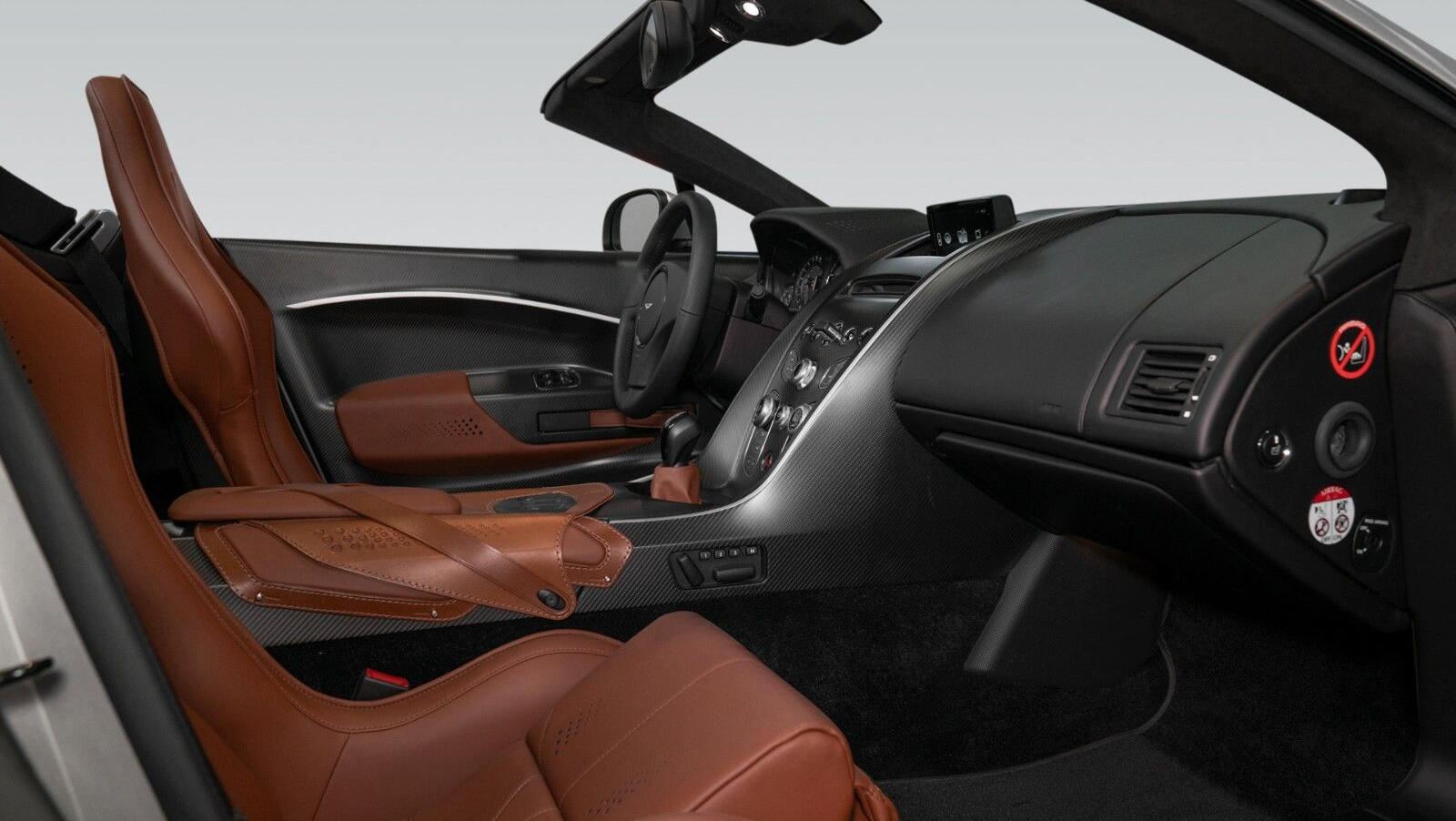 V12 Vantage V600 | 1 of 7