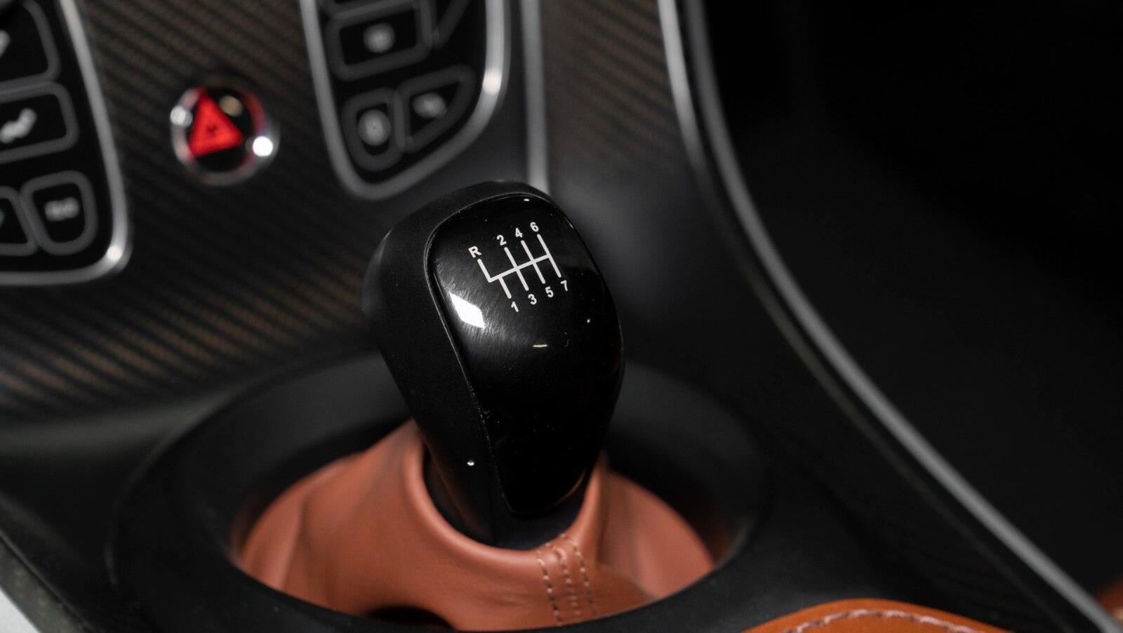 V12 Vantage V600 | 1 of 7