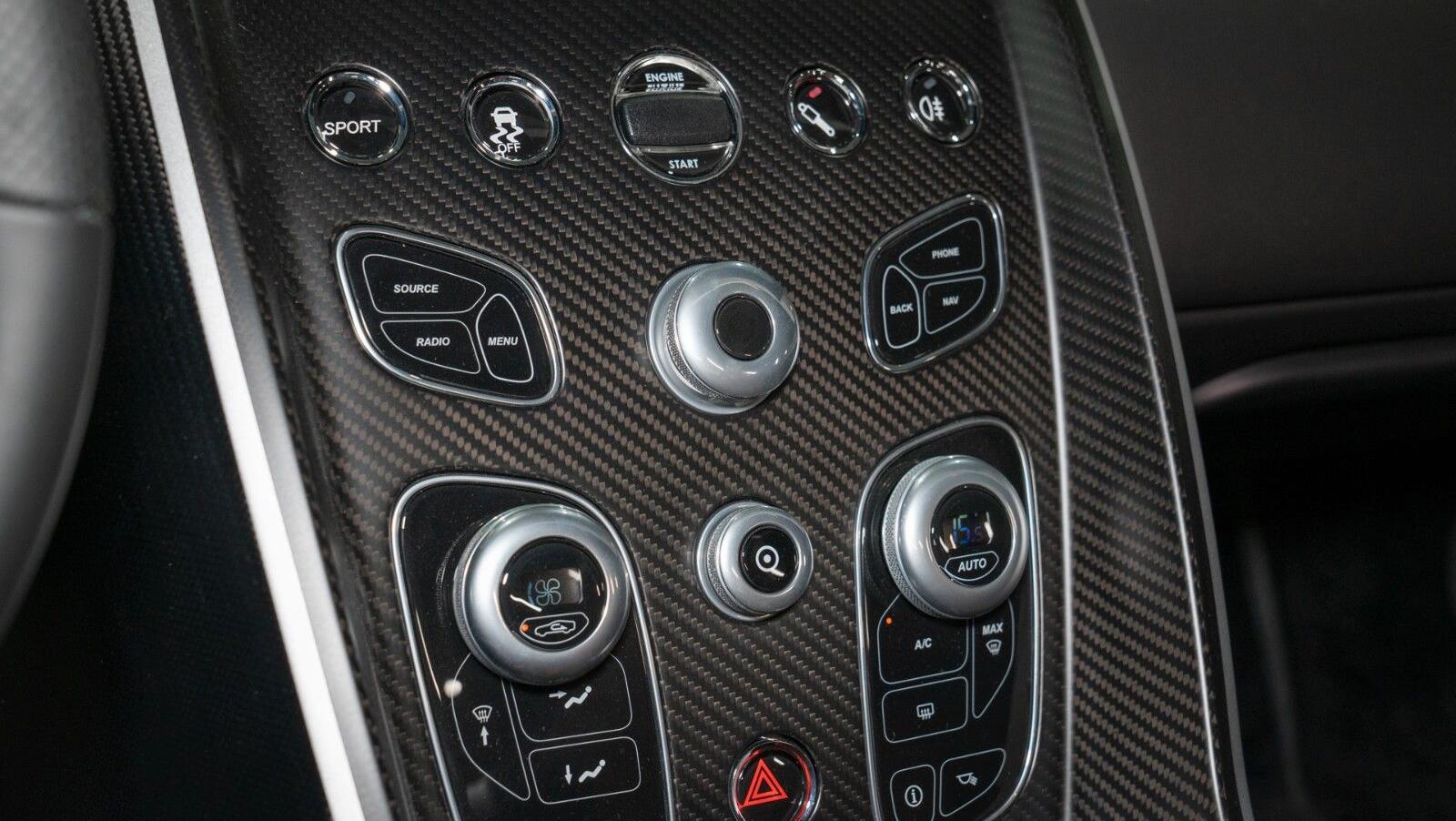 V12 Vantage V600 | 1 of 7