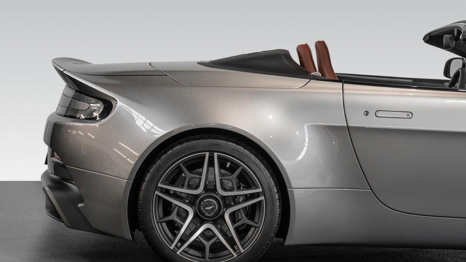 V12 Vantage V600 | 1 of 7