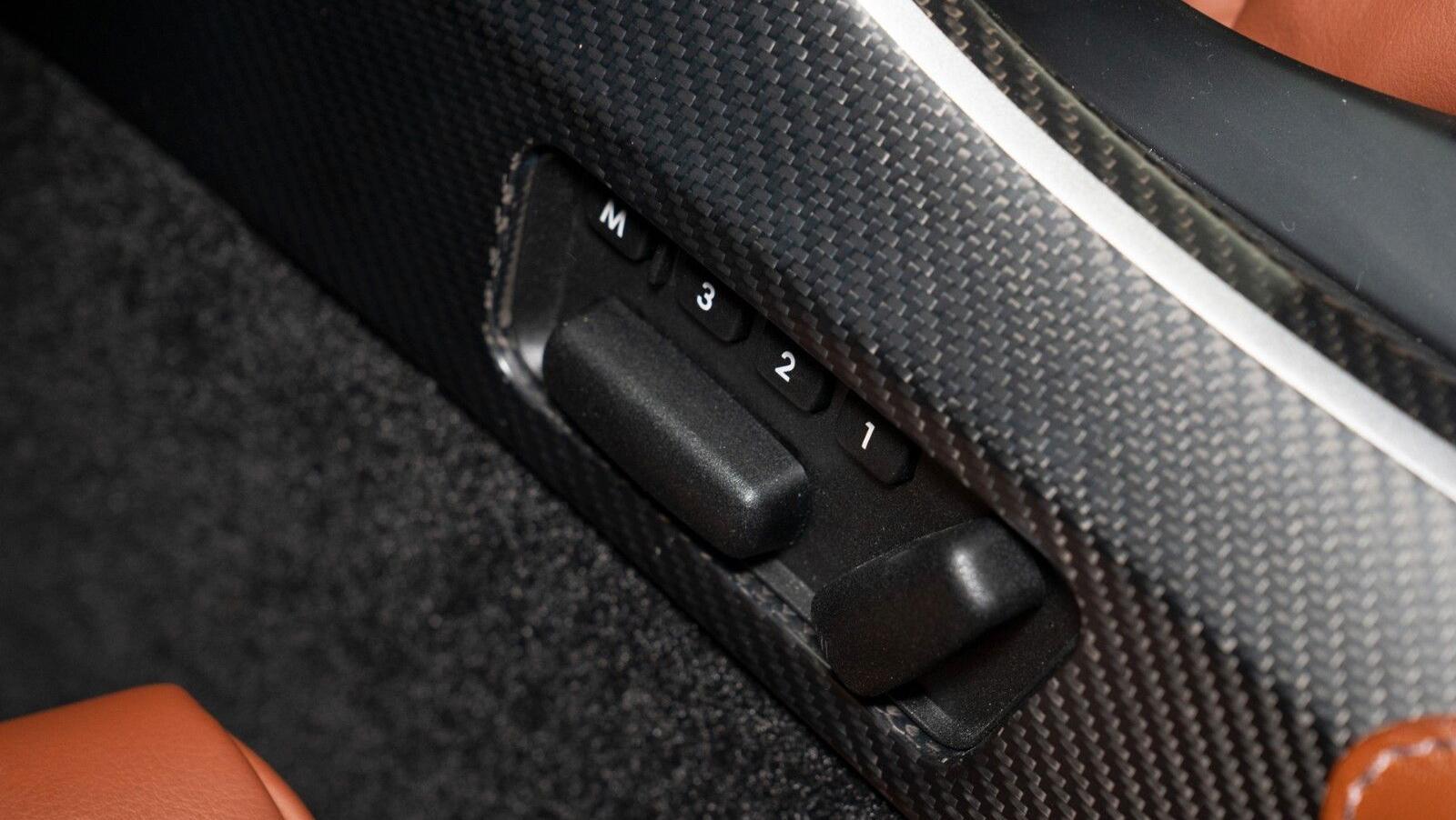 V12 Vantage V600 | 1 of 7