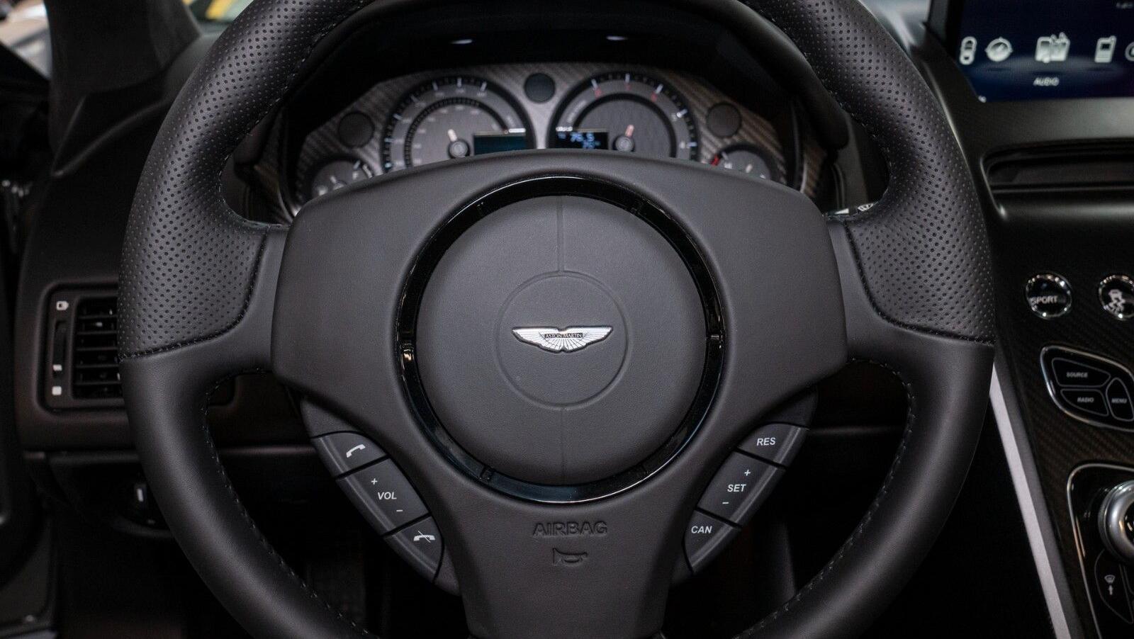 V12 Vantage V600 | 1 of 7