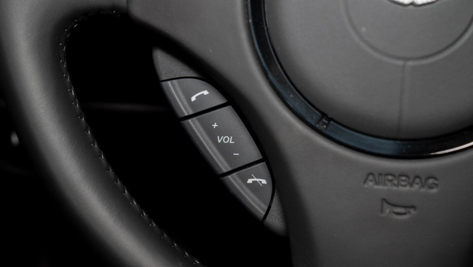 V12 Vantage V600 | 1 of 7