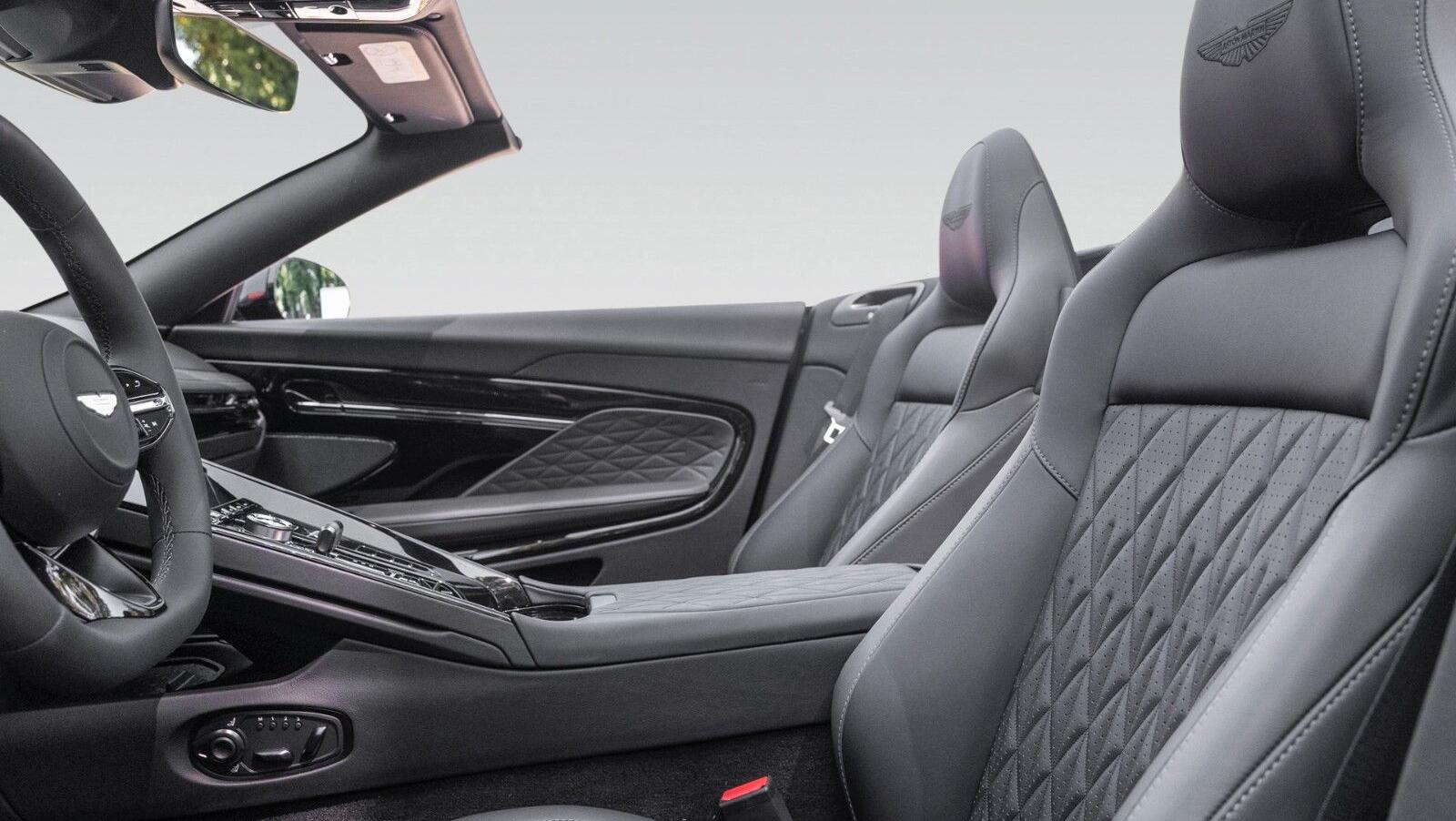 DB12 Volante | Onyx Black | Duotone Interieur