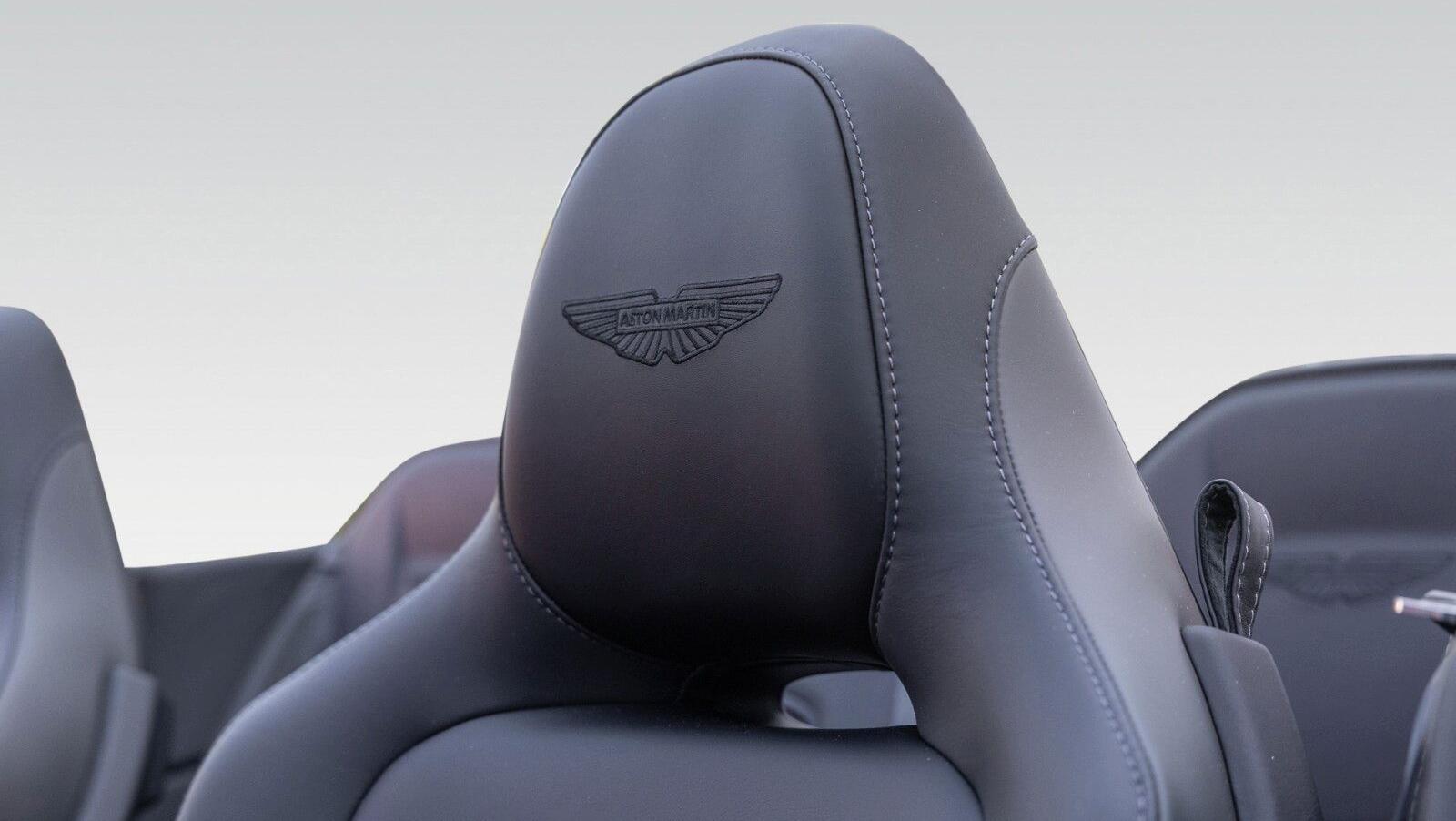 DB12 Volante | Onyx Black | Duotone Interieur