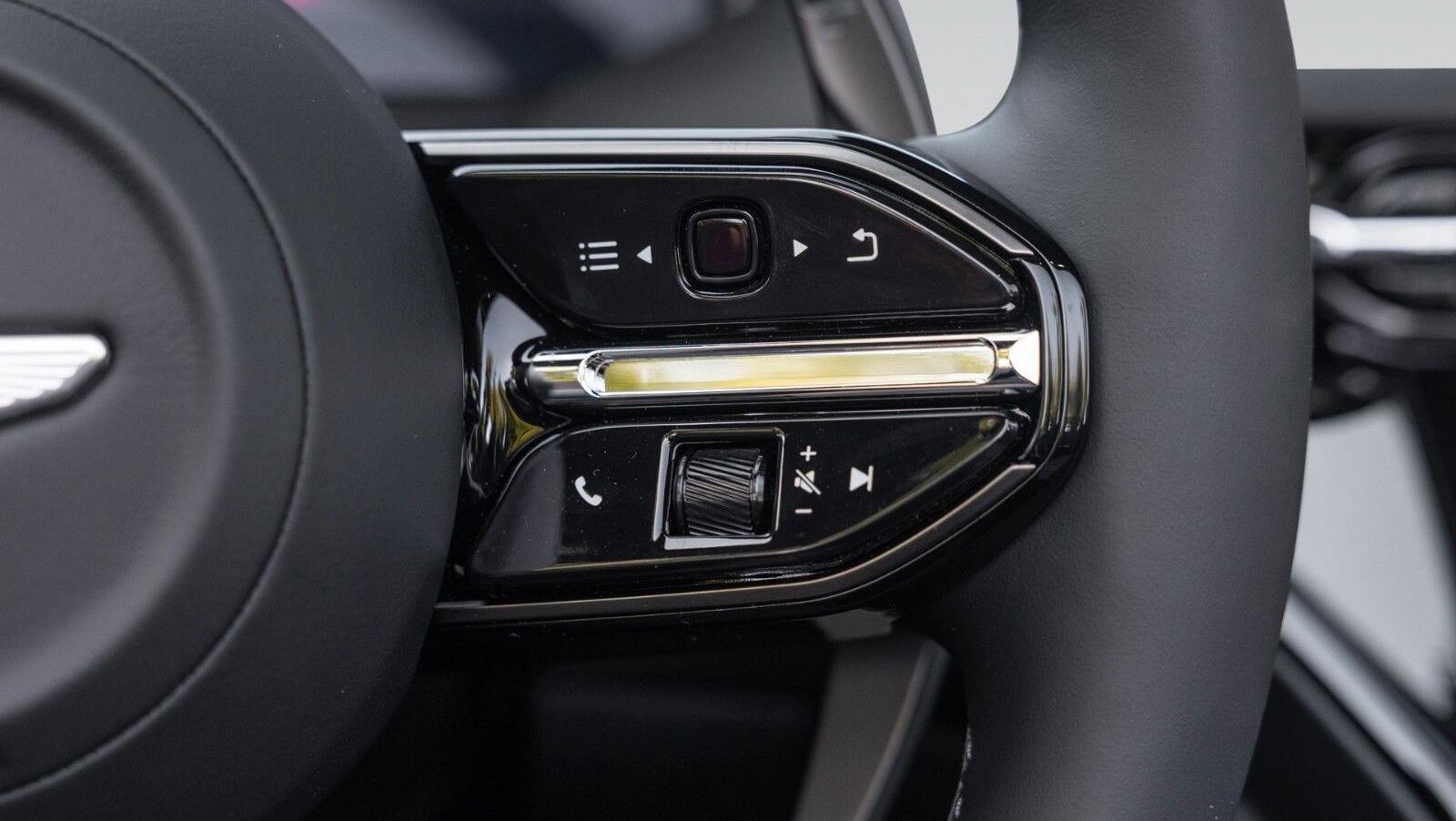 DB12 Volante | Onyx Black | Duotone Interieur