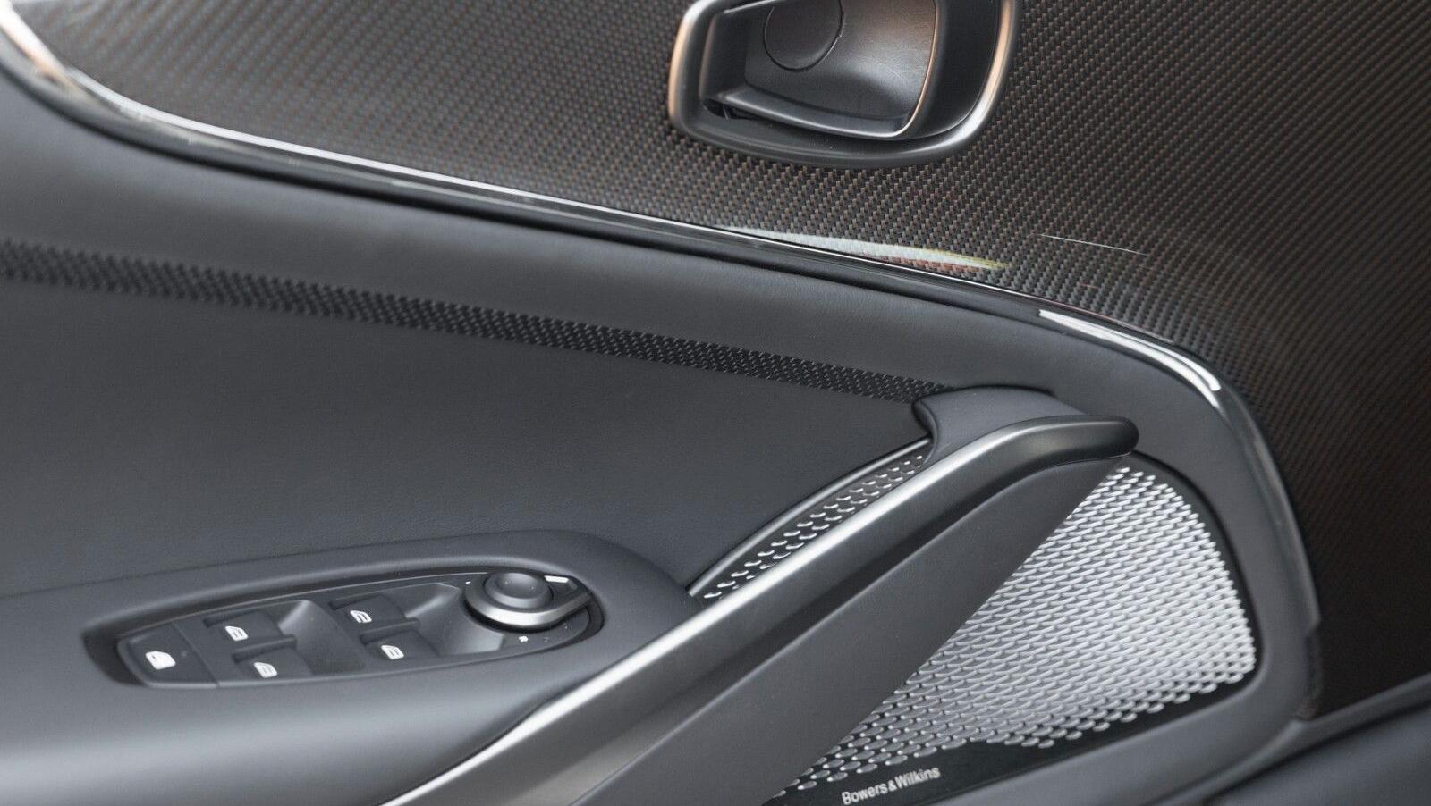 DBX707 | Bowers& Wlkins |  Carbon Exterior Pack