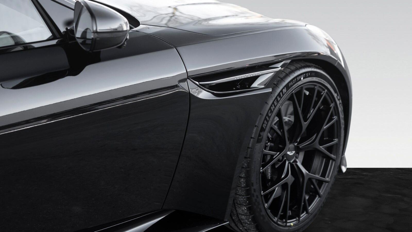 DB12 | Bowers & Wilkins | Int. Carbon