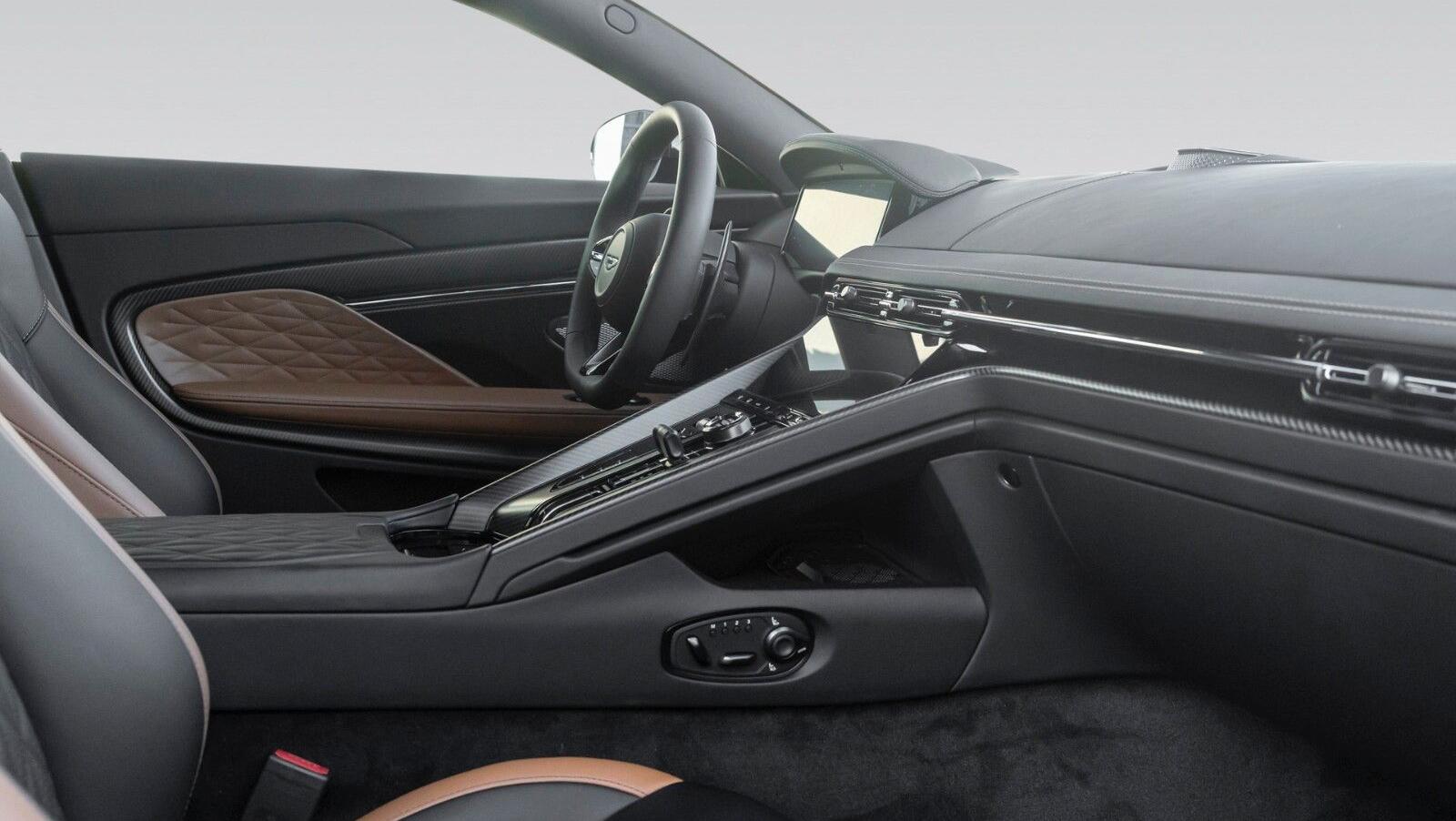 DB12 | Bowers & Wilkins | Int. Carbon