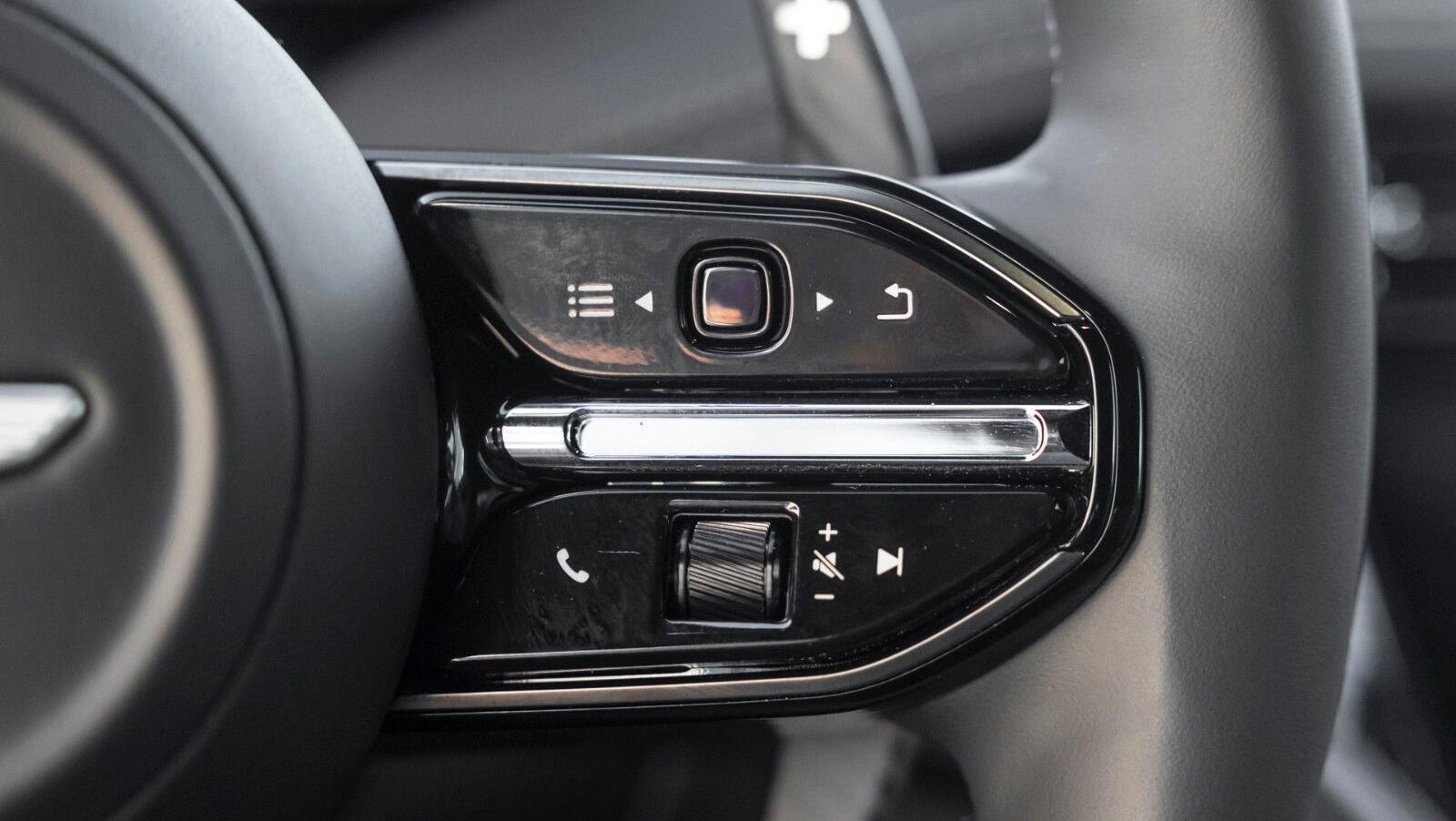 DB12 | Bowers & Wilkins | Int. Carbon