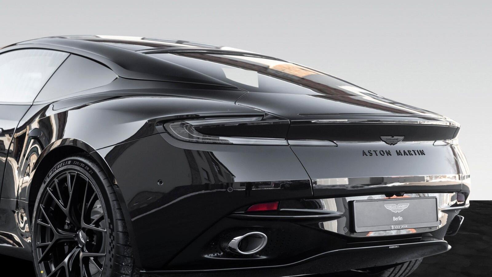 DB12 | Bowers & Wilkins | Int. Carbon