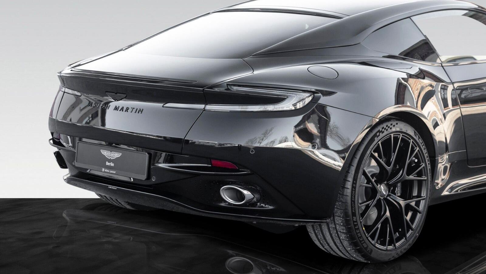 DB12 | Bowers & Wilkins | Int. Carbon