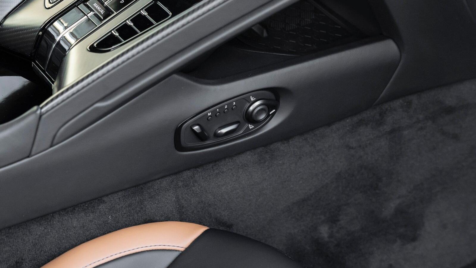 DB12 | Bowers & Wilkins | Int. Carbon