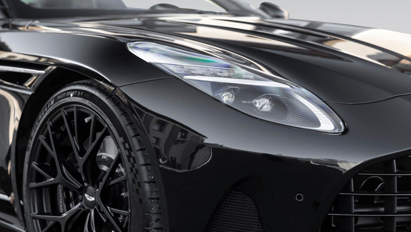 DB12 | Bowers & Wilkins | Int. Carbon