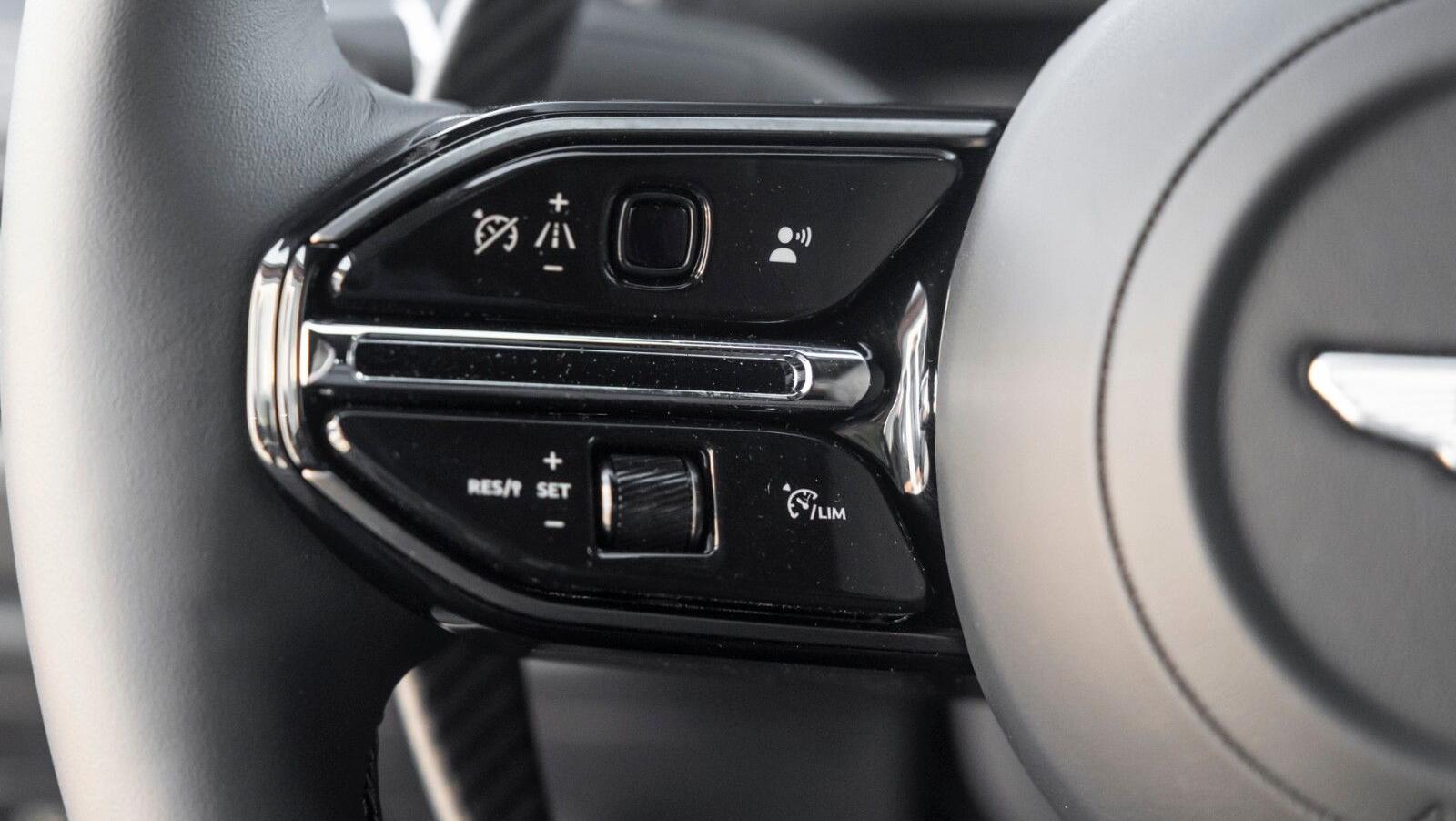 DB12 | Bowers & Wilkins | Int. Carbon