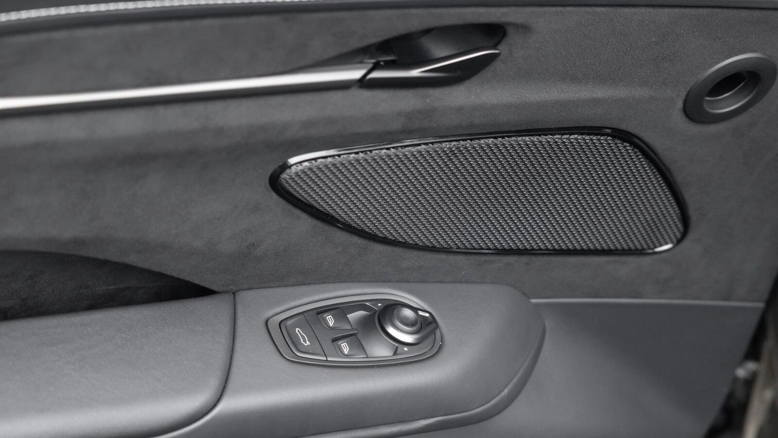 Vantage Roadster MY26 | Titanium Grey