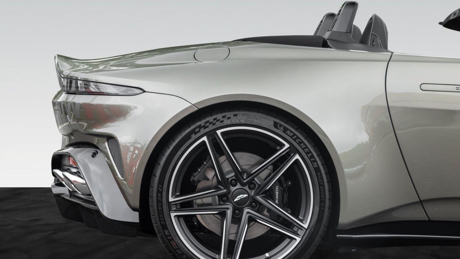 Vantage Roadster MY26 | Titanium Grey