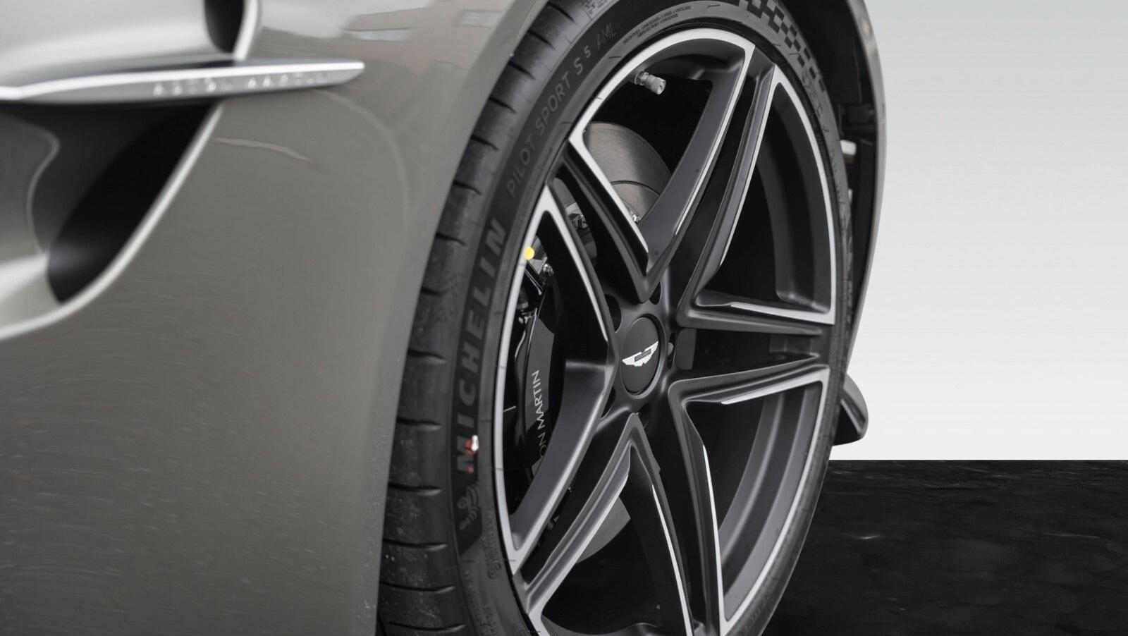 Vantage Roadster MY26 | Titanium Grey